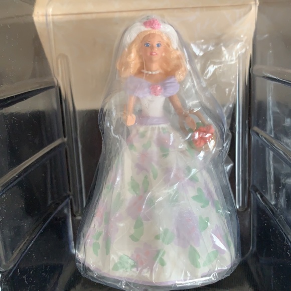 1995 Hallmark Springtime Barbie Ornament - Picture 3 of 16